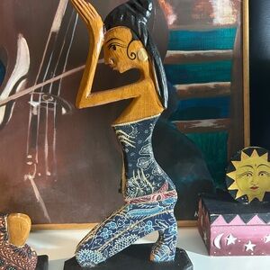 VINTAGE Balinese Hand Carved Wooden Batik 10" Praying Couple Made in Indonesia